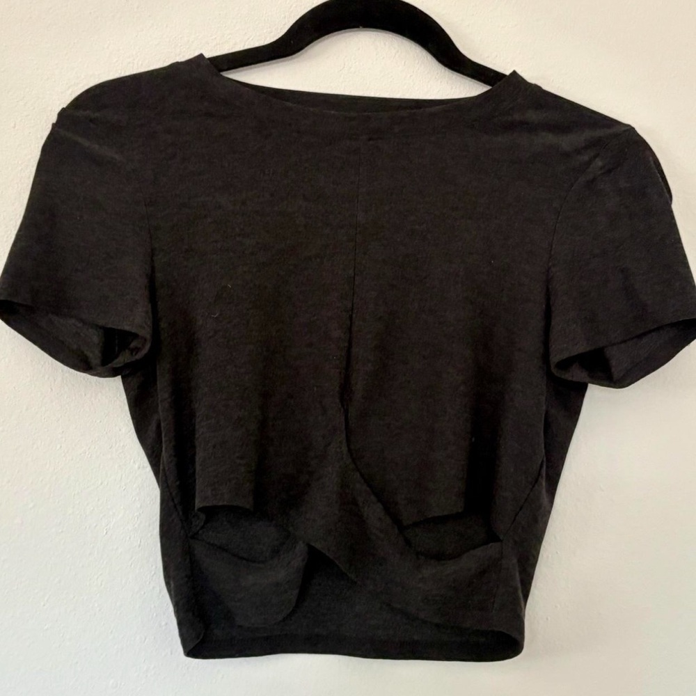 Beyond Yoga Featherweight Under Over Crop Tee - Picture 3 of 7